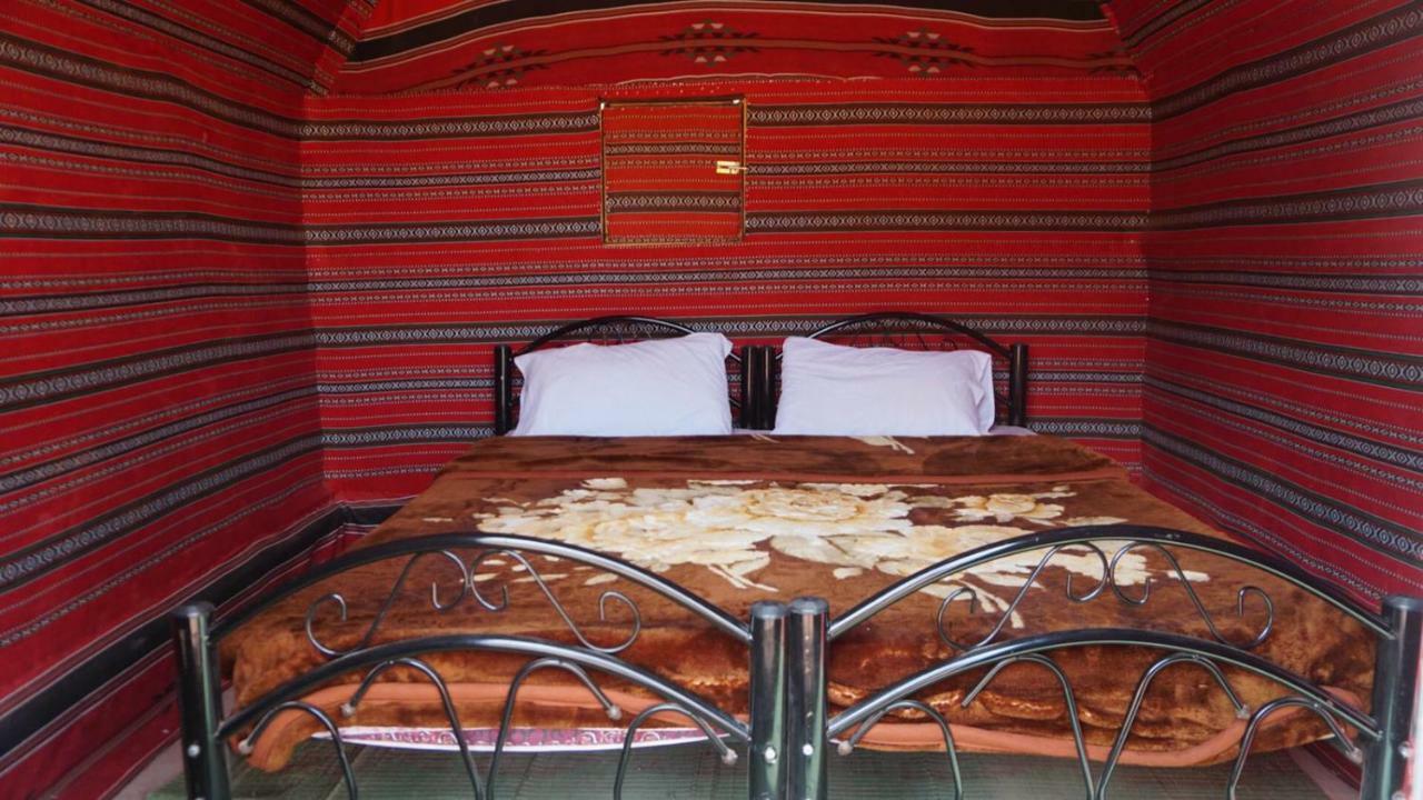Um Sabatah Camp Hotel Wadi Rum Ngoại thất bức ảnh